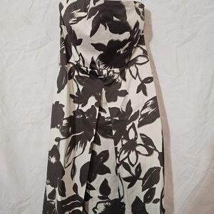 New York & Company 6 Women's White Black Floral Strapless Knee Length